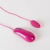 Kvalitní růžové vibrační vajíčko s ovladačem na kabelu pro ovládání intenzity vibrací.