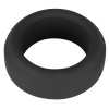 Erekční silikonový kroužek Black Velvets v černé barvě s průměrem 2,6 cm pro užší penis.