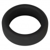 Erekční silikonový kroužek Black Velvets v černé barvě s průměrem 3,2 cm pro objemnější penis.