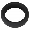 Erekční silikonový kroužek Black Velvets v černé barvě s průměrem 3,8 cm pro objemnější penis.