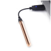 Hladký a úzký vibrátor lze dobíjet přes USB.