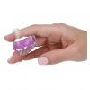 Flexibilní fialový mini vibrátor na prst.