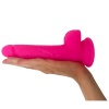 Růžové silikonové dildo Real Safe Rod Slim v ruce.