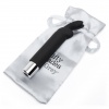 Malý elegantní silikonový vibrátor v černé barvě s hedvábným úložným pouzdrem Fifty Shades of Grey.