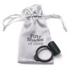 Malé ochranné pouzdro a vibrační kroužek z hedvábného materiálu značky Fifty Shades of Grey.