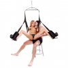 Otočná závěsná houpačka na sex Spinning Fantasy Swing má nosnost až 158 kg.