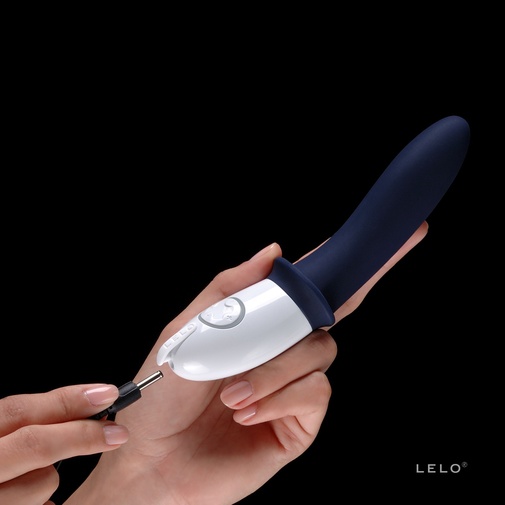 Multifunkční dobíjecí vibrátor pro muže a ženy Lelo Billy 2 je vhodný na masáž prostaty, k anální penetraci i k vaginální stimulaci.