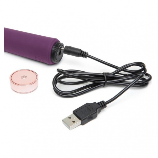 Vibrátor Fifty Shades Freed Crazy For You se dobíjí pomocí USB kabelu.