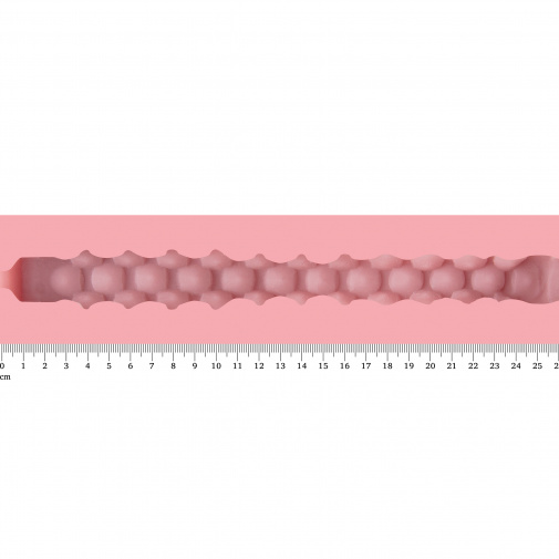 Detail na vnitřní strukturu masturbátoru a jeho délku.
