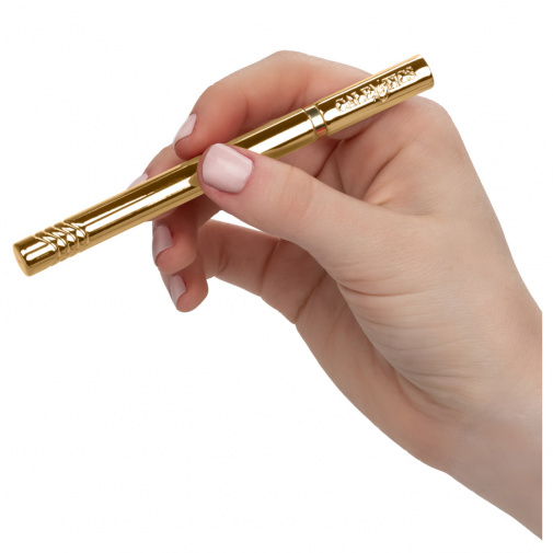 Zlatý vibrátor Hidden Pleasures na pohled připomíná pero či elektronickou cigaretu. 