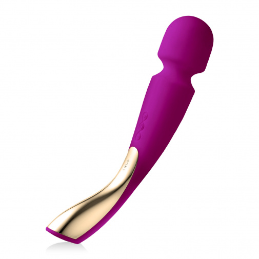 Luxusní masážní wand LELO ve fialové barvě s chromovou rukojetí.