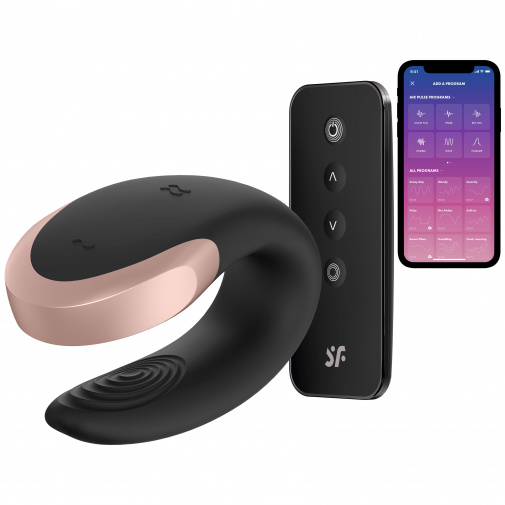 Satisfyer Double Love, luxusní vibrátor pro páry v černé barvě. Ovládá se pomocí bezdrátového ovladače, intuitivní aplikace nebo tlačítky přímo na vibrátoru.