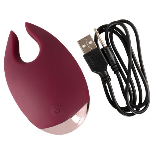 Vibrační multifunkční stimulátor Magic Shiver se dobíjí pomocí USB kabelu, který je součástí balení.