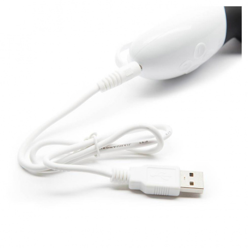 Vibrátor LELO Loki lze dobíjet pomocí USB kabelu.