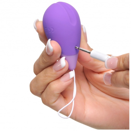 Kegel vibrační vajíčko Excite-Her se dobíjí pomocí USB kabelu.