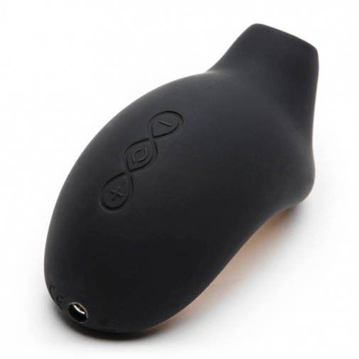 Vysoce kvalitní a inteligentní stimulátor klitorisu ze silikonu s vodotěsným povrchem a 8 druhy vibrací Lelo Sona Cruise v černém provedení.