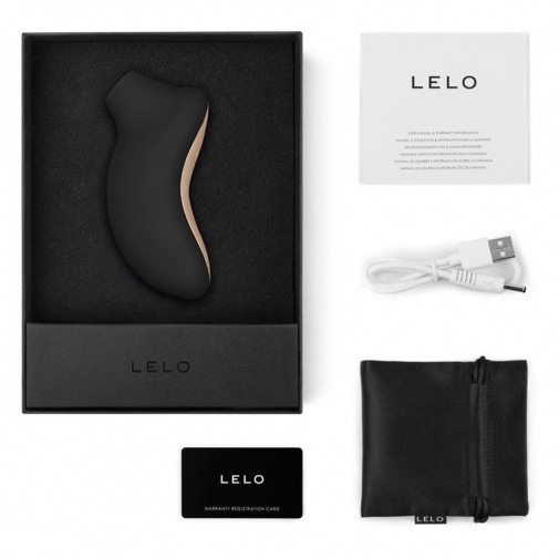 Elegantní balení stimulátoru na dráždění klitorisu s USB nabíjecím kabelem, úložnou kapsičkou a manuálem k použití v balení.